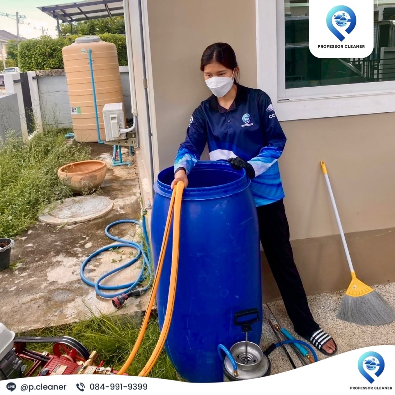 ทีมงานเตรียมถังน้ำยาและเครื่องพ่น บริการกำจัดปลวก เชียงใหม่ Professor Cleaner