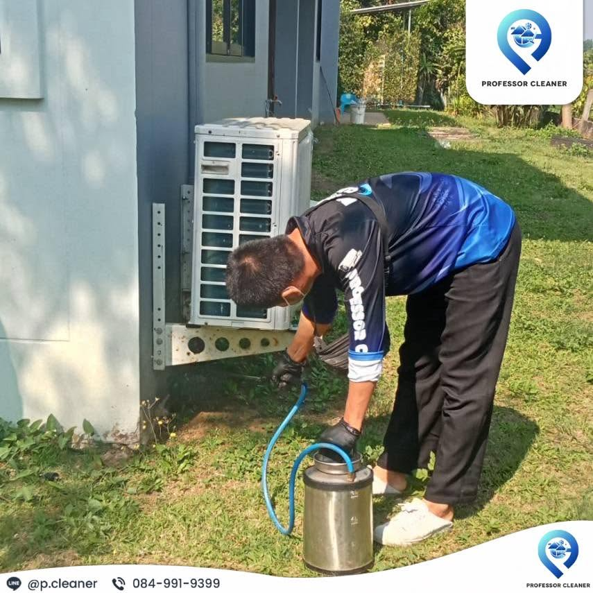 พ่นน้ำยารอบเครื่องปรับอากาศนอกบ้าน บริการกำจัดปลวก เชียงใหม่ Professor Cleaner